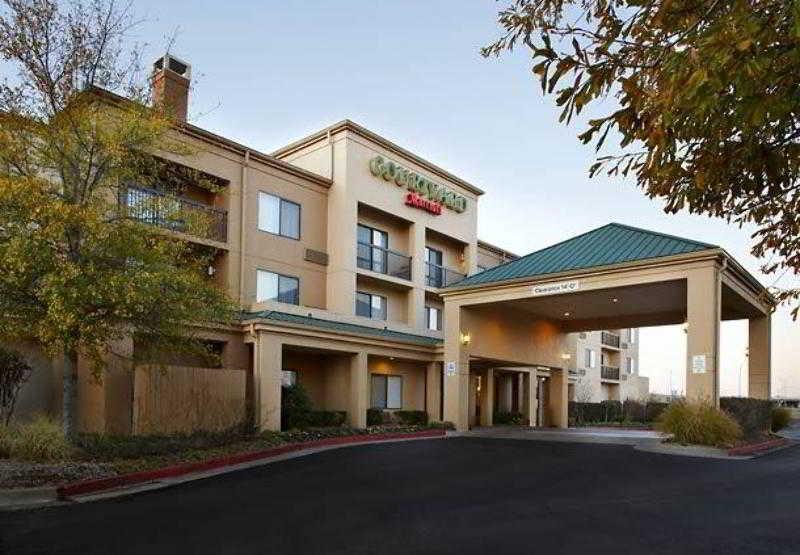 Courtyard By Marriott Tulsa Central Ngoại thất bức ảnh