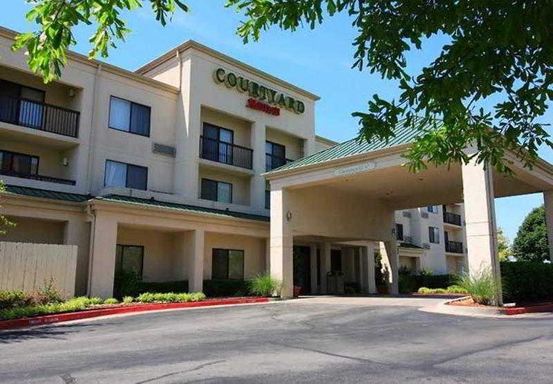 Courtyard By Marriott Tulsa Central Ngoại thất bức ảnh