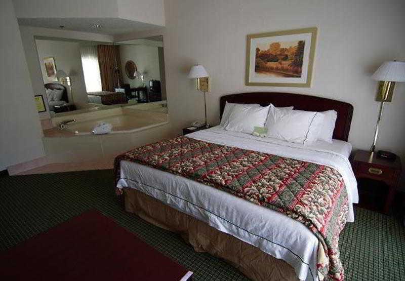 Courtyard By Marriott Tulsa Central Ngoại thất bức ảnh
