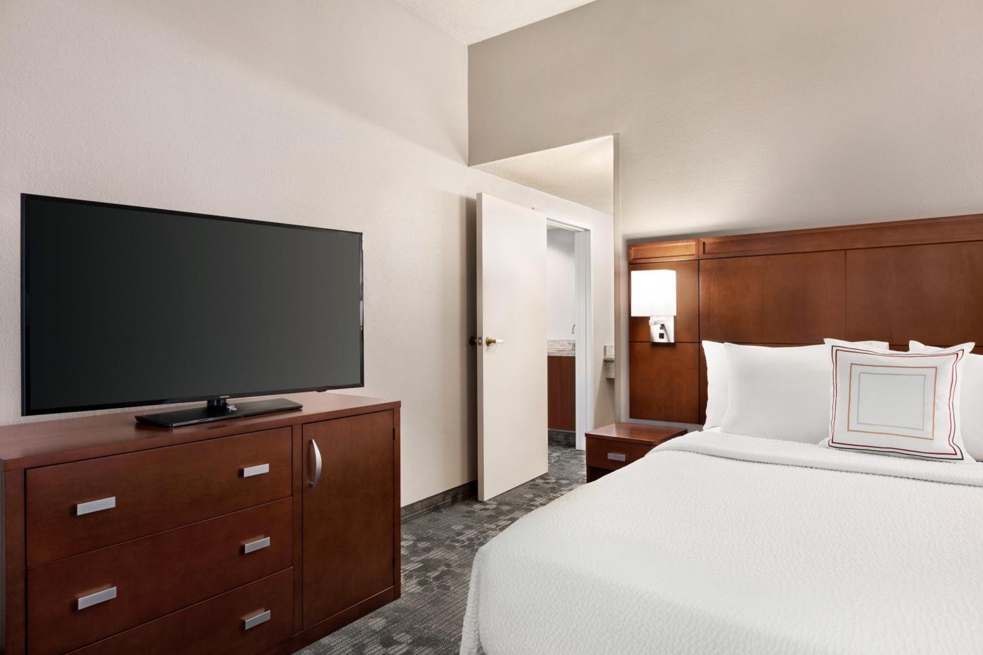 Courtyard By Marriott Tulsa Central Ngoại thất bức ảnh