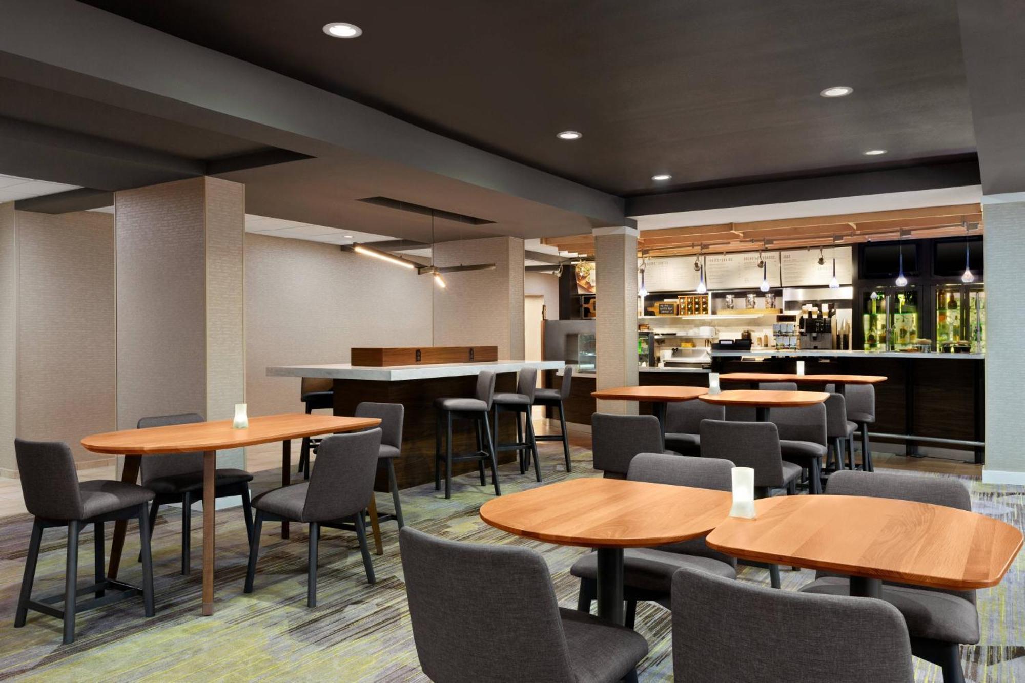 Courtyard By Marriott Tulsa Central Ngoại thất bức ảnh