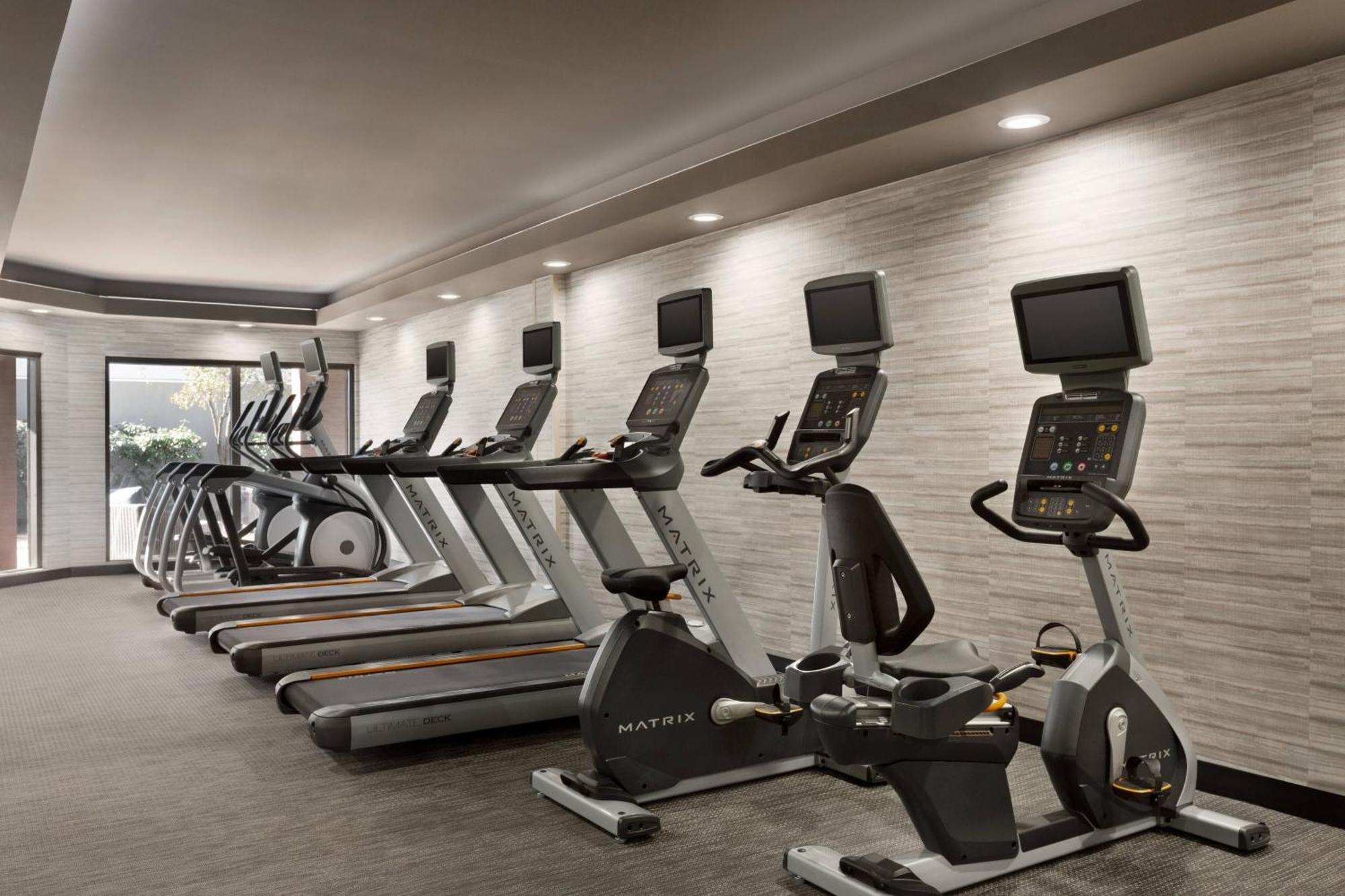 Courtyard By Marriott Tulsa Central Ngoại thất bức ảnh