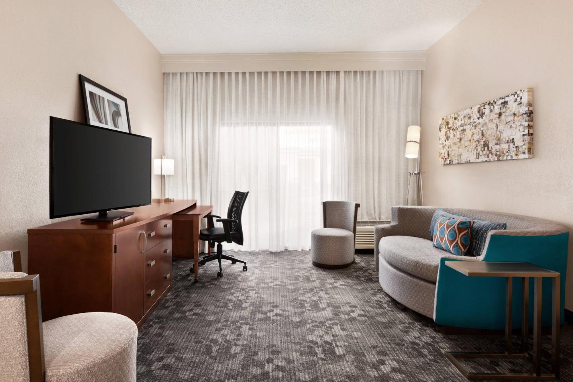 Courtyard By Marriott Tulsa Central Ngoại thất bức ảnh
